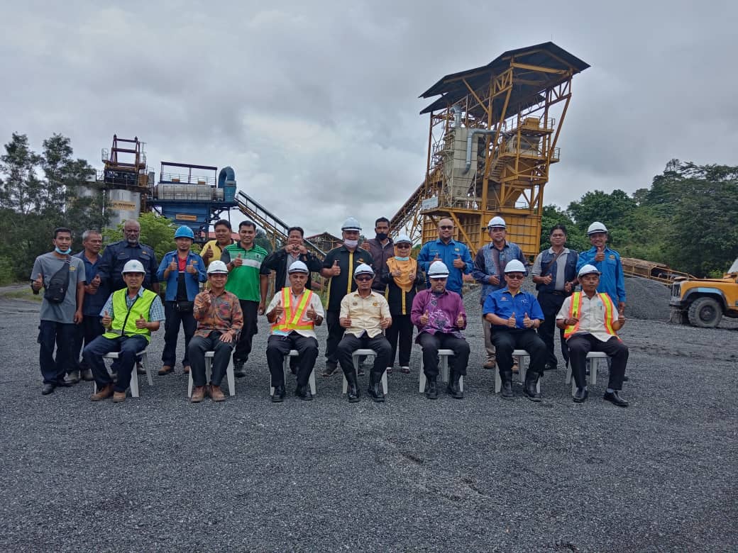 Program Lawatan Kerja PKCKM YBhg.Dato' @Habbali ke JKR Kuari Pusat Pekan Awah bg melihat operasi JKR Kuari. Prestasi semasa &amp; perancangan utk memperkasakan kuari turut dibincang.Lawatan turut dihadiri Pgrh Khidmat Pakar, <a href="/IrZulkifli3/">Ir Zulkifli Abdul Rashad</a> , wakil KJM, KJMN Phg &amp; Ketua Bhg Kuari &amp; Aset