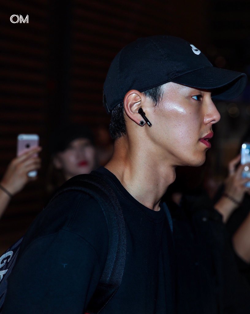 How son hyunwoo looks in real life - a devastating thread