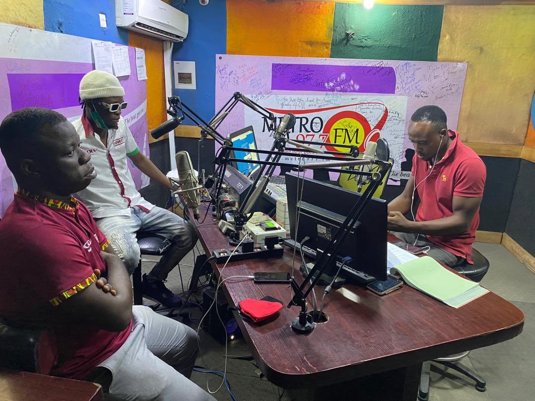 Pamilerin's tweet photo. iCons tune in to Metro FM!!! Our President is Live at Metro FM rn.
Catch Laycon LIVE and win amazing prizes ๐ฅ
#GOtvXLaycon https://t.co/sV6CGL8w8F