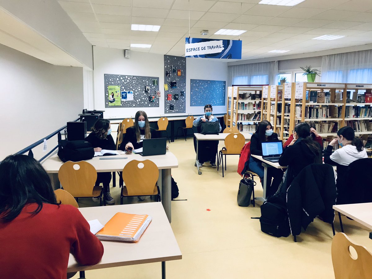 cdilouisb's tweet photo. 9hoo : accueil des eleves, explication de la journee, reaction des eleves : « ben n’importe quoi madame, bien sûr que si vous etes #devantleseleves »
#journeedesprofsdocs17122020 #pasdevanteleve #profsdocsencolere #profdocencolere https://t.co/V7kO1XWkwM