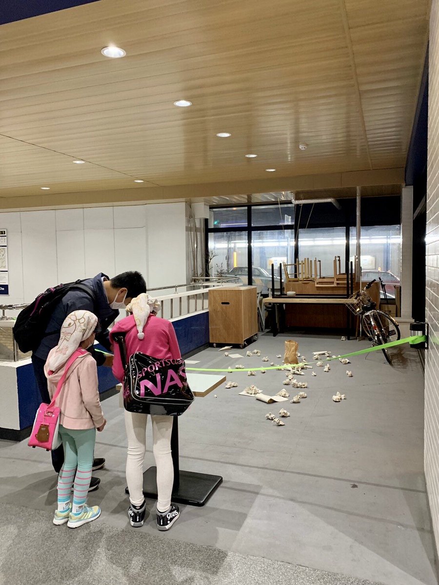 melted_meadow's tweet photo. 前回実施したときの写真　たくさんの人が投げ込んでくれて、最高の絵もありました〜　どんどん心の膿を出してくれ〜〜 https://t.co/8SvXAoR2mh