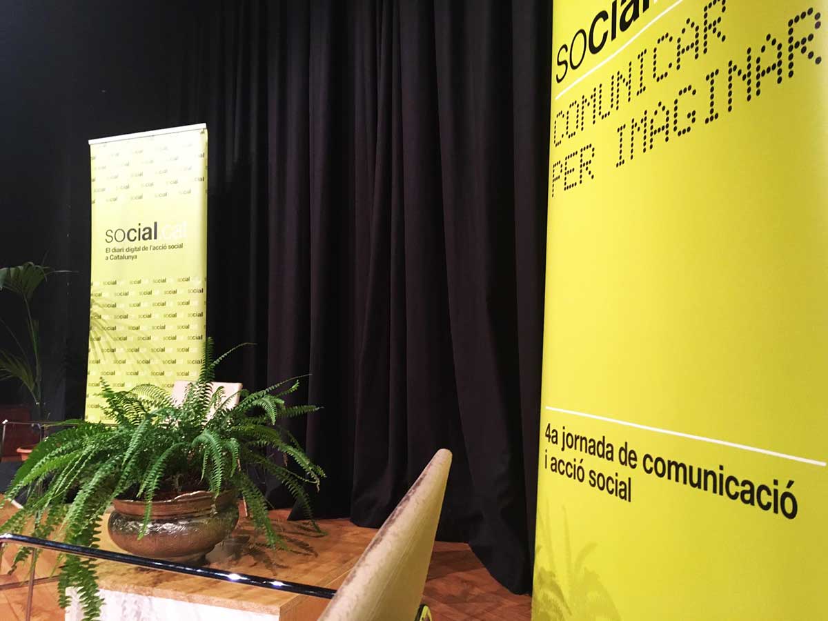 la_minimedia's tweet photo. En directe la 4a edició '#SocialLab: #ComunicarperImaginar'!
 
Amb @Liliana_ArroyoM; @RaimonPuigjaner (@R4SGroup); @laurapinyol (@auria_grup); @sindicatomanter; @cruillabcn; @_HealthWarriors i #LaLluerna!
 
📽️ En directe a https://t.co/enCALi8sLc https://t.co/sZ9XkKgNnr https://t.co/WfFg8Sevpe