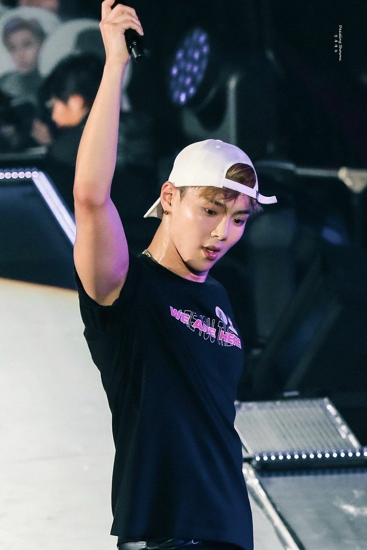 How son hyunwoo looks in real life - a devastating thread