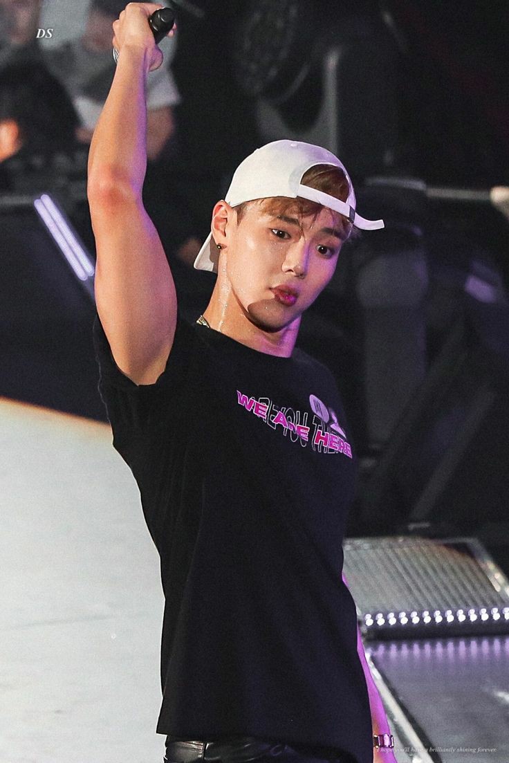 How son hyunwoo looks in real life - a devastating thread