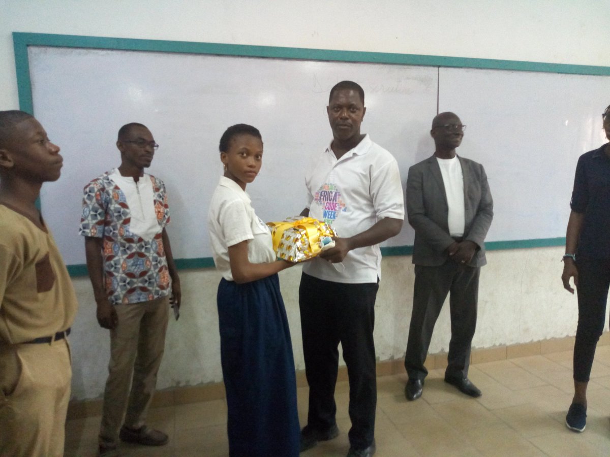 benmousse4's tweet photo. Remises des prix aux vainqueurs du premier concours AfriCAN Code Challenge.
#AfricaCodeWeek, #sap4good, #ACW2020, #ACCChallenge, #Tech, #Coding, #Africa, #DigitalSkills, #GirlPower https://t.co/d0cftdAen8