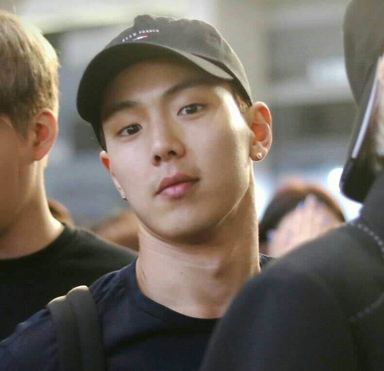 How son hyunwoo looks in real life - a devastating thread