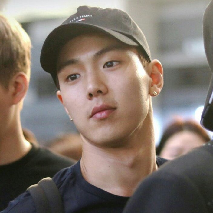 How son hyunwoo looks in real life - a devastating thread