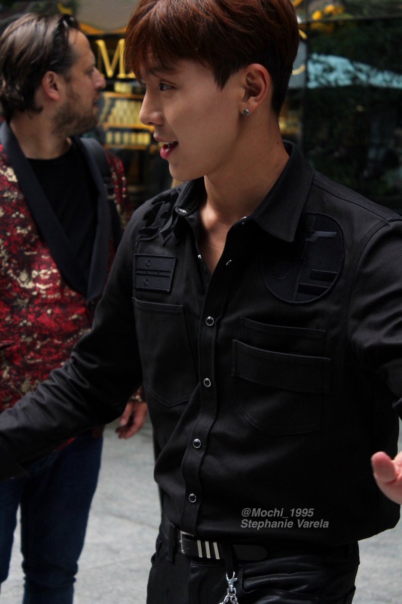 How son hyunwoo looks in real life - a devastating thread