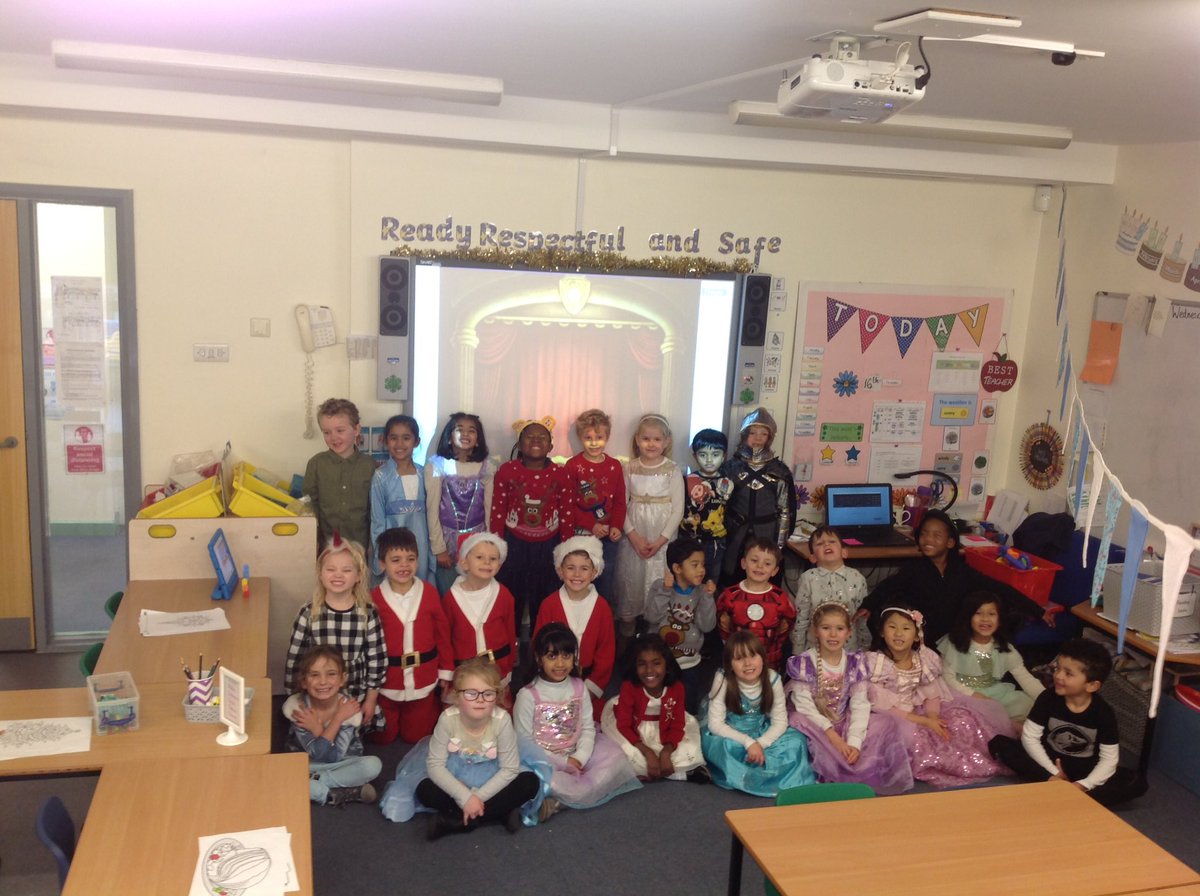 GBS_Grasshopper's tweet photo. All ready for our virtual pantomime yesterday! 😁🎶🎉🎄 https://t.co/lqyj7doSP0