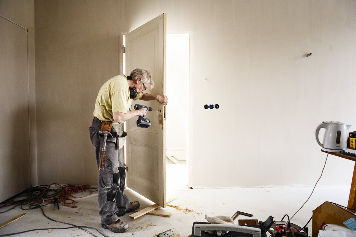 Hoger loon en zwaarwerkregeling in nieuwe cao Timmerindustrie ow.ly/stAG102uPS3