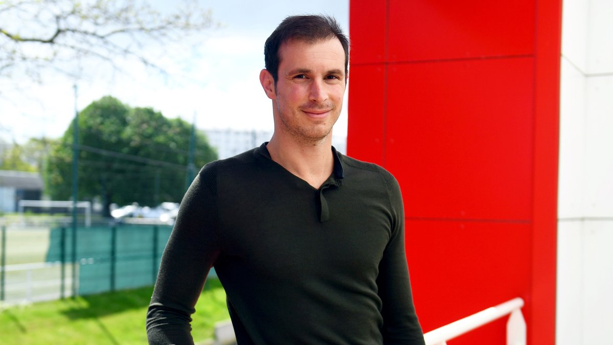 🎂 C'est aujourd'hui l'anniversaire de <a href="/GregLorenzi/">Lorenzi Grégory</a>. L'ancien joueur et actuel directeur sportif du <a href="/SB29/">Stade Brestois 29</a> souffle ses 37 bougies. 
Toute la #TeamPirates 🏴‍☠️ te souhaite un joyeux anniversaire Greg ! ⚡