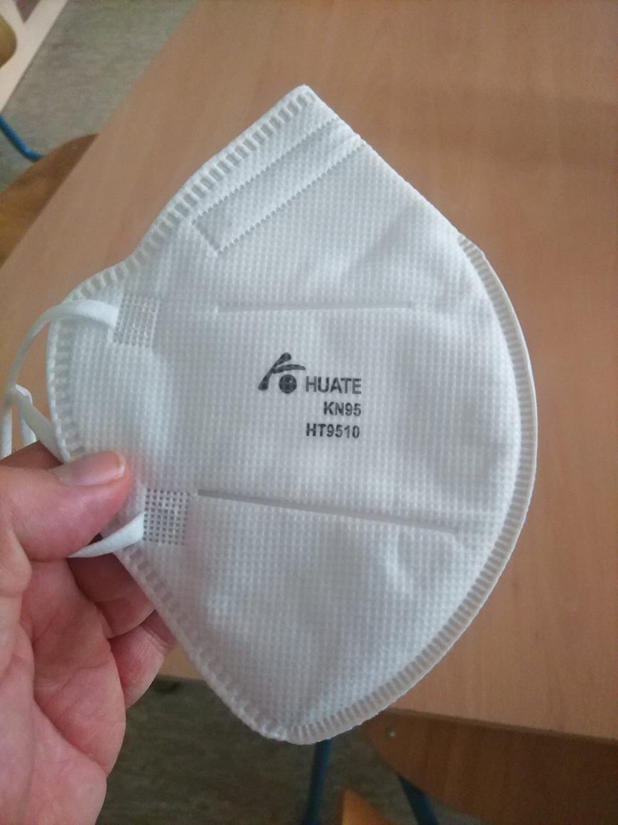 desastroeses's tweet image. Kollege von Nachbarstation gestern so: Du, sind wir hier nach Coronfall von Kollegin tatsächlich die ganze Zeit mit falschen FFP2 rumgelaufen ? Ich so: YES seid ihr #pflegefachpersonen 
Das einzige was Pflegefachpersonen da tun können ist kündigen o den Geschäftsführer nerven