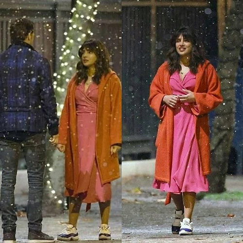 santa_banta's tweet photo. . @priyankachopra & @SamHeughan 's intense romantic pictures from the film #TextForYou goes viral! https://t.co/WEsLXXrZjU #JamesCStrouse #Germanfilm #romanticfilms #latestimages #hollywoodmovies #santabanta For More Visit: https://t.co/4yDRaxvlVL https://t.co/kibUUW8Ge6