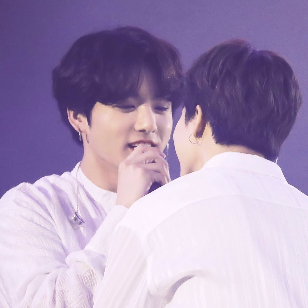 jungkook thinking about kissing jimin