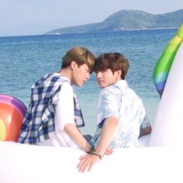 jimin thinking about kissing jungkook