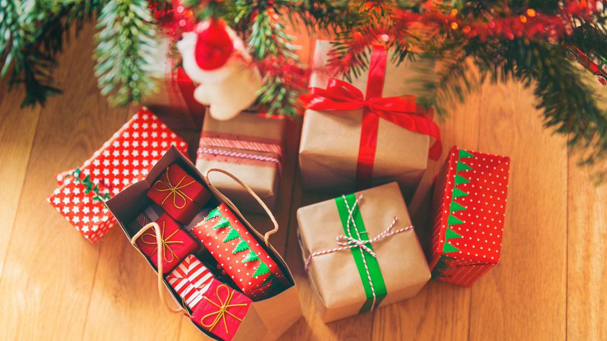rideLWH's tweet photo. Help put with the next video. What motorcycle related gifts would you like to see under the Christmas tree? Comment below. https://t.co/8jg4wVTnsP