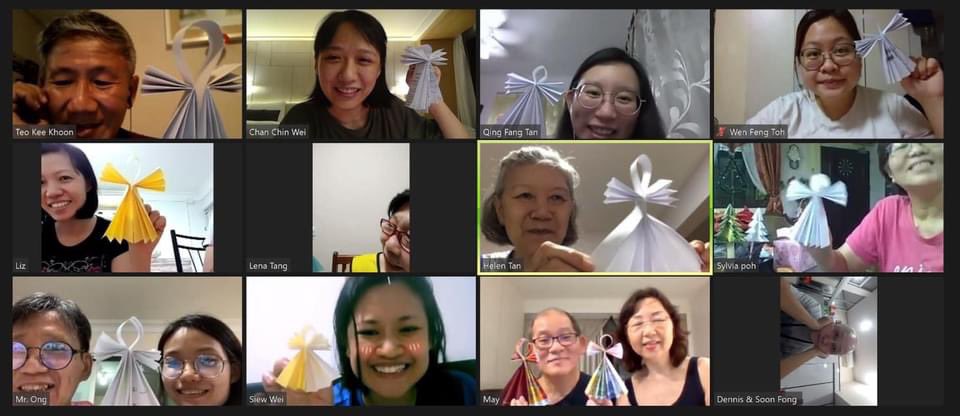 AphasiaSG's tweet image. 🌟CHRISTMAS CRAFT NITE🌟 O’ what fun it is to make recycled paper trees &amp;amp; angels! 🎄😇 Big thanks to our occupational therapy student volunteers - Chin Wei &amp;amp; Qing Fang - for conducting the #aphasia friendly session! 🌈 Join us! Register @ tinyurl.com/AphasiaSGSignup #aphasiarecovery