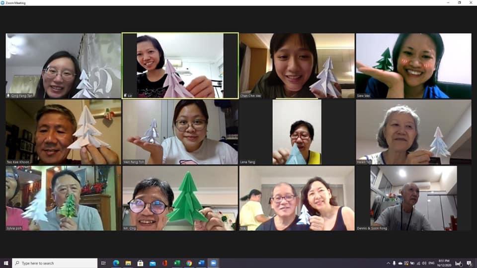 AphasiaSG's tweet image. 🌟CHRISTMAS CRAFT NITE🌟 O’ what fun it is to make recycled paper trees &amp;amp; angels! 🎄😇 Big thanks to our occupational therapy student volunteers - Chin Wei &amp;amp; Qing Fang - for conducting the #aphasia friendly session! 🌈 Join us! Register @ tinyurl.com/AphasiaSGSignup #aphasiarecovery