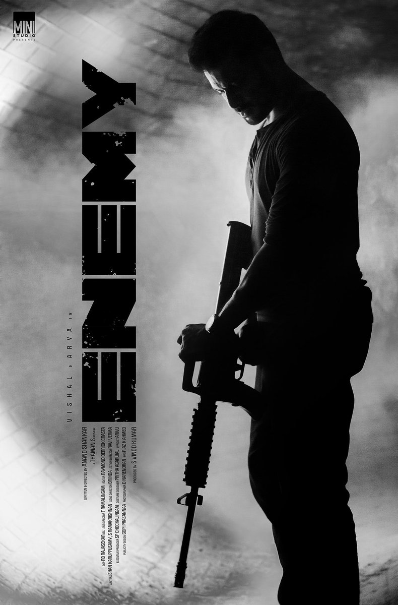 santhosh_9691's tweet photo. #ENEMY first look poster..!!

@VishalKOfficial @arya_offl 

#EnemyFirstLook https://t.co/xP5Xlo0Ttp