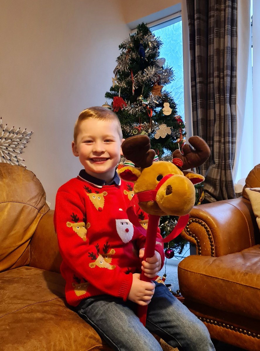 gem_davies88's tweet photo. Owain feeling festive!#NadoligLlawen @YsgolTrimsaran https://t.co/q1PHbh9zfP