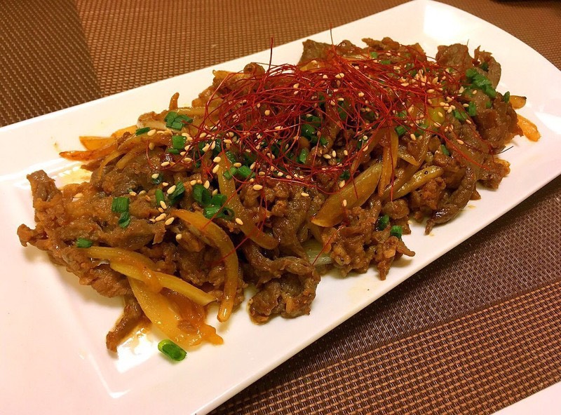 ore825's tweet photo. コチュジャンを使わずに韓国風のお肉が食べたかったんです・・・

「簡単韓国風プルコギ」

家にある調味料揉み込んで焼くだけでマジで美味しいプルコギになっちまうんです

食べ盛りの後輩に食わせたらめっちゃ絶賛してたので多分めっちゃ旨いです！！

是非お試しを！！ https://t.co/AtmtbJnzGb