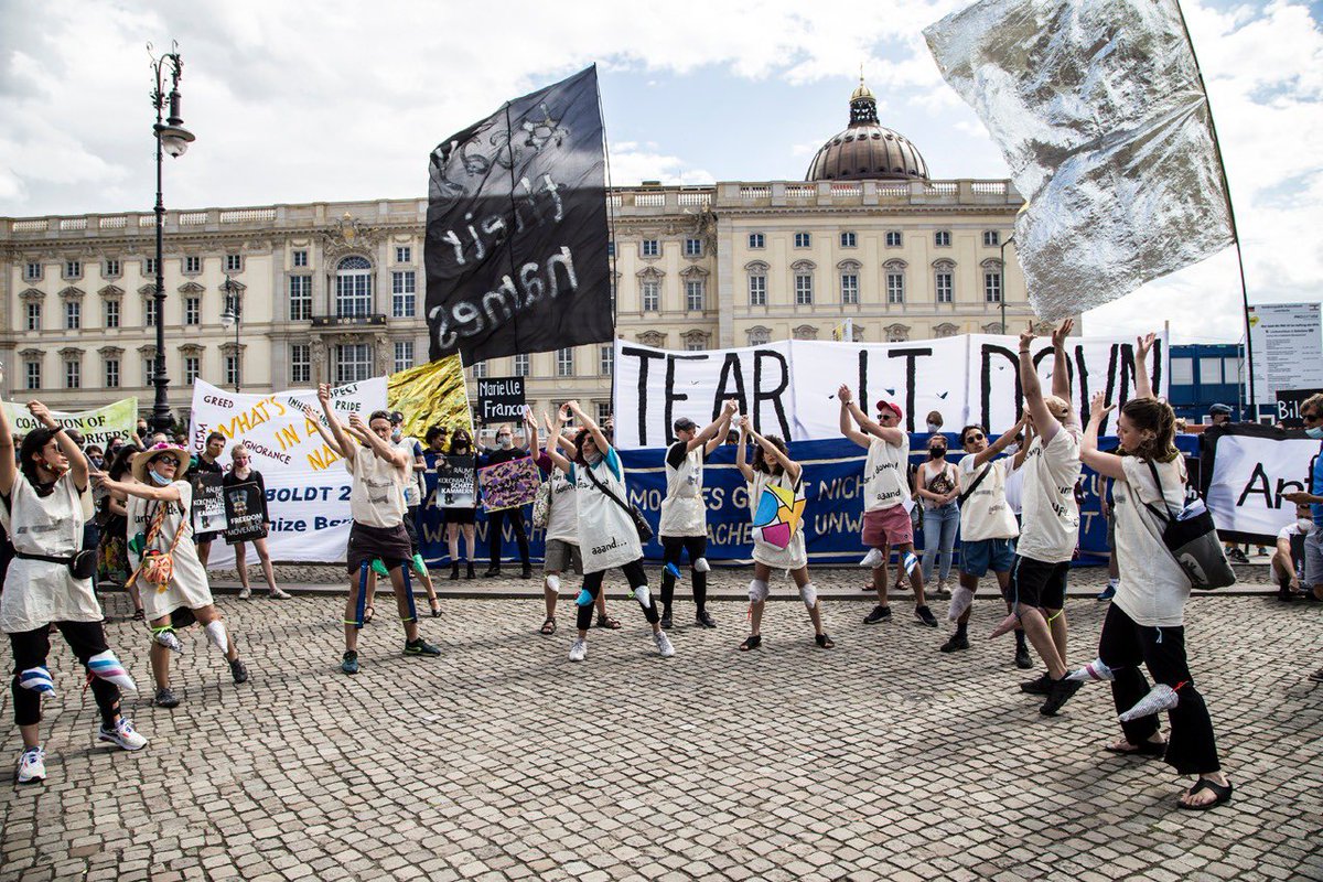 On Wednesday, December 16 at 2 pm Cultural Workers Against the Humboldt Forum (CCWAH) organised a performative protest with the new songs of Tear-Down-Ensemble, Poster Campaign reading out statements against the Humboldt Forum and much more, on Schinkel Platz in Berlin Mitte.