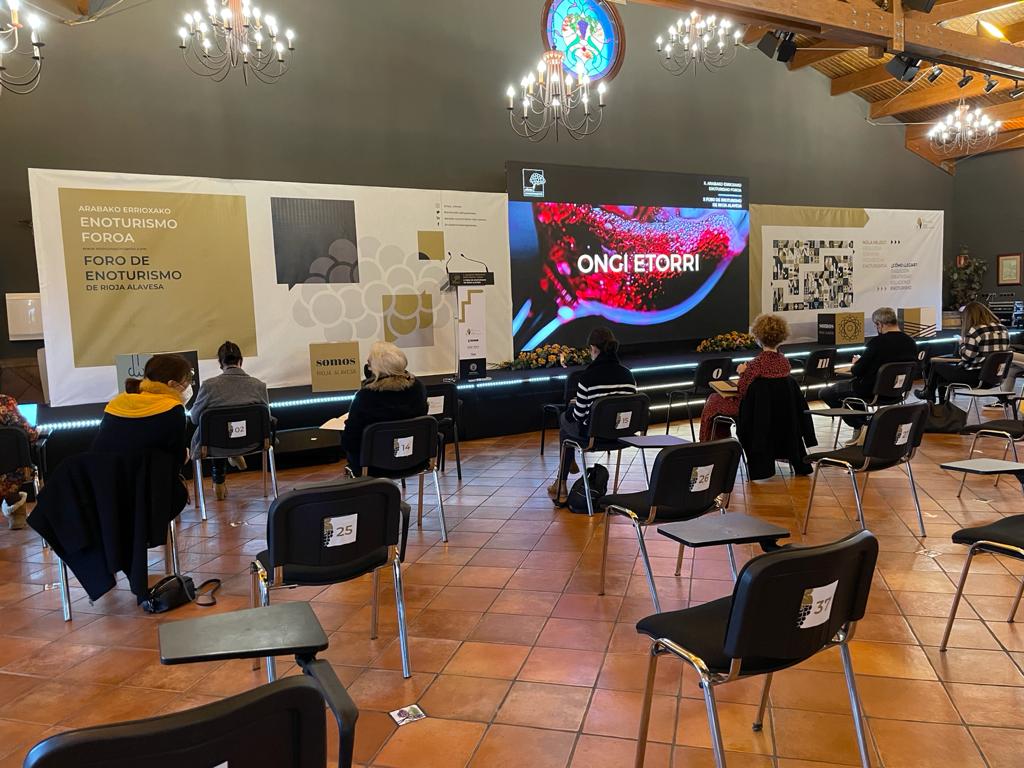 Rioja Alavesa (@riojaalavesa) on Twitter photo A pocos minutos de iniciar el X Foro de Enoturismo de #RiojaAlavesa en <a href="/vinfos/">Villa Lucía</a>. Ongi etorri! 👋
⠀
Utiliza #EnoForoRa para comentar el evento. ¡Conecta con las nuevas tendencias del #enoturismo! 🍇🍷 A pocos minutos de iniciar el X Foro de Enoturismo de #RiojaAlavesa en <a href="/vinfos/">Villa Lucía</a>. Ongi etorri! 👋
⠀
Utiliza #EnoForoRa para comentar el evento. ¡Conecta con las nuevas tendencias del #enoturismo! 🍇🍷