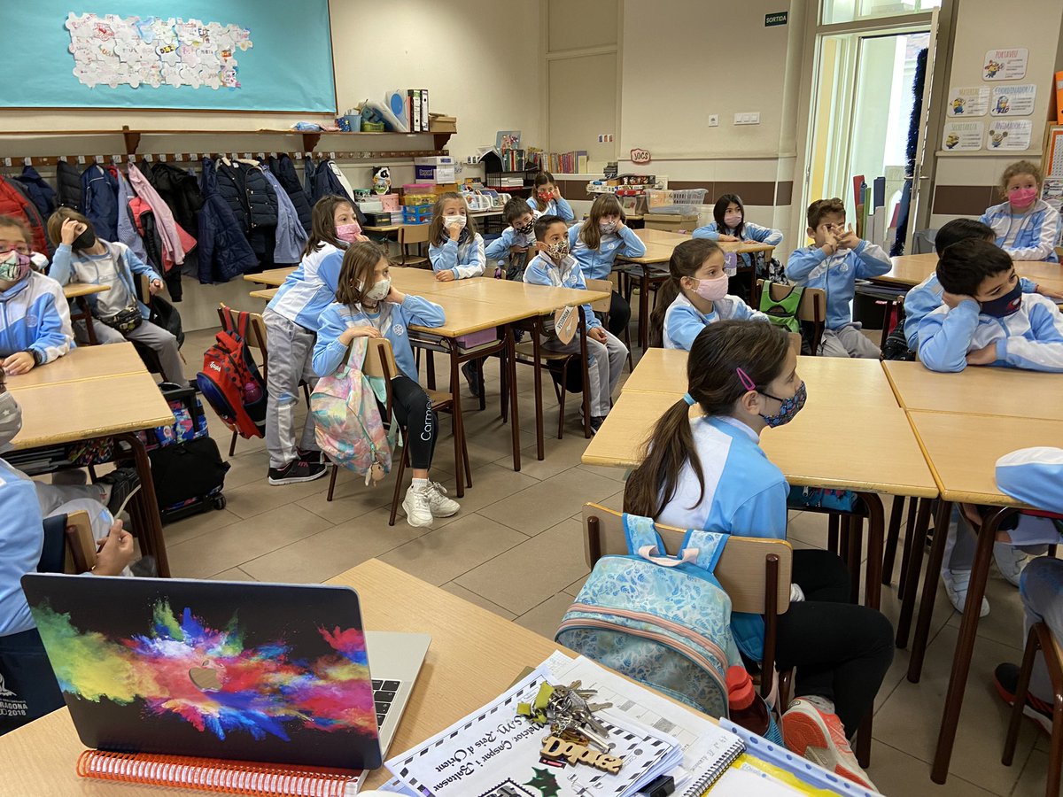 lolalm42's tweet photo. @carmelitestgn #PRIC A tercer de primària participem en un taller virtual. #MIRADESDELMÓN. Juntament amb #OPENARMS https://t.co/KzK0ae1qmW