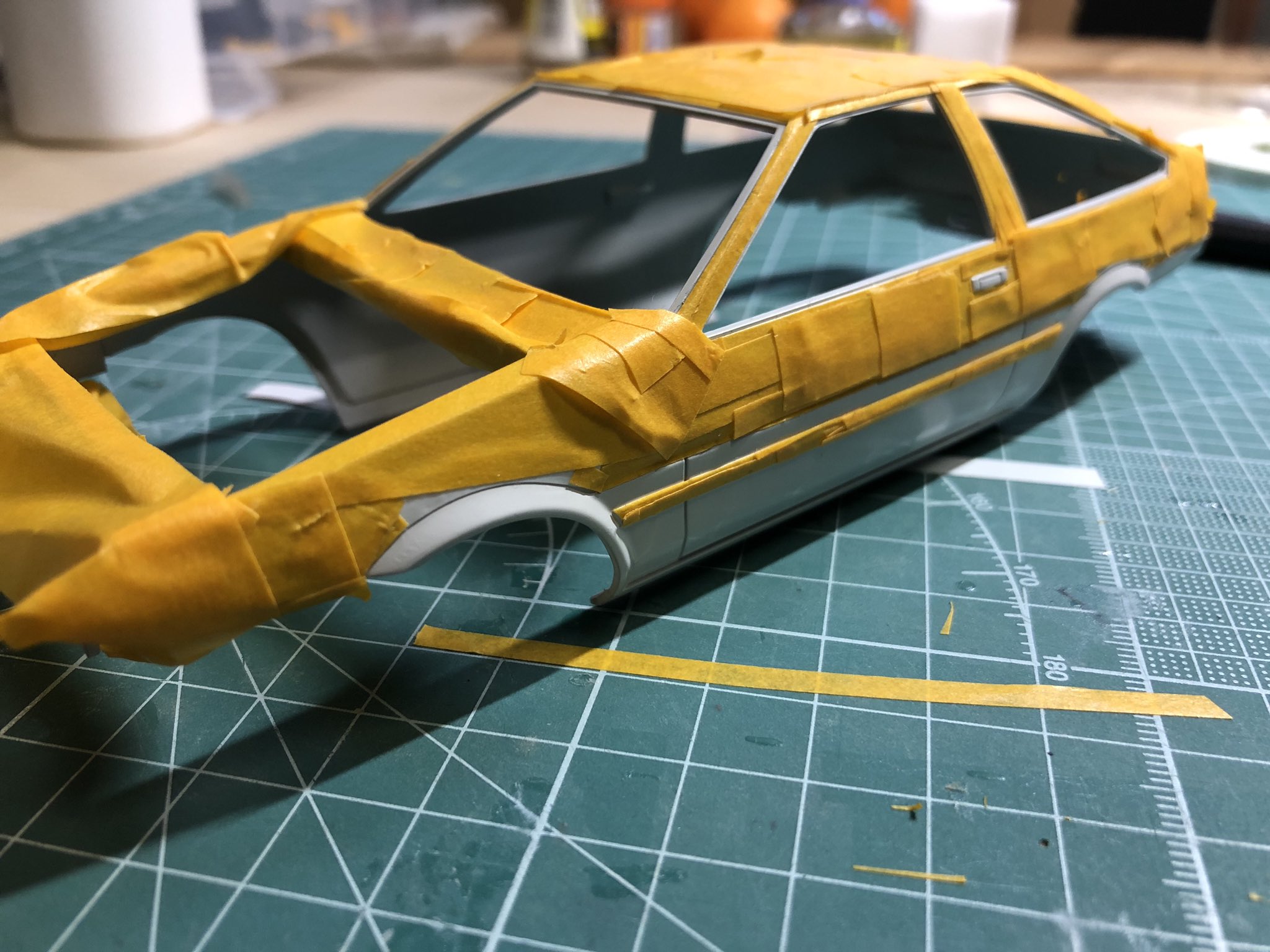 落花星 プラモデル Ae86トレノ 頭文字d マスキング終了 計五時間くらいしてたな 3ゝ 一応完璧にしたつもりではあるけど多分塗装の時にはみ出るからまたリタッチしないとなー でもマスキング かっこよくなる理論があるから塗装が楽しみ T 落花星 プラモデル Ae86トレノ 頭文字d マスキング終了 計五時間くらいしてたな 3ゝ 一応完璧にしたつもりではあるけど多分塗装の時にはみ出るからまたリタッチしないとなー でもマスキング かっこよくなる理論があるから塗装が楽しみ T