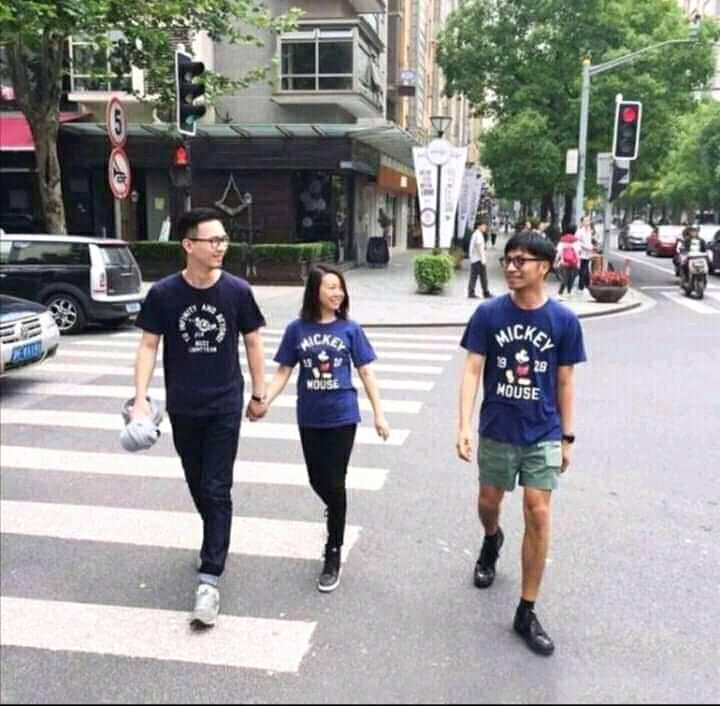 halupulisi's tweet image. kita adalah rasa yang tepat di waktu yang salah