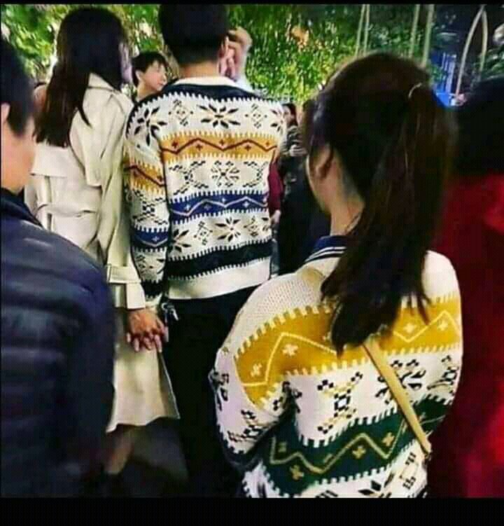 halupulisi's tweet image. kita adalah rasa yang tepat di waktu yang salah