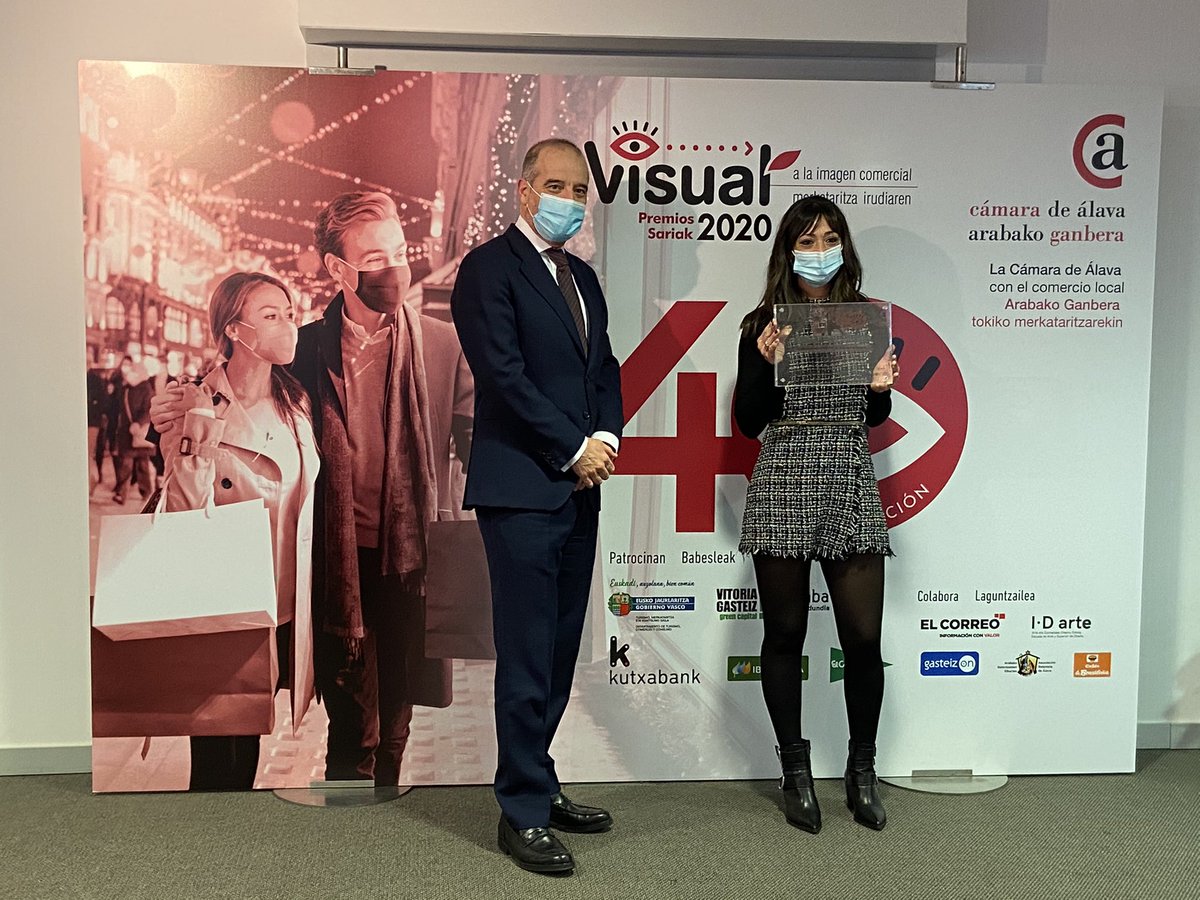 camaradealava's tweet photo. Premio @Kutxabank al “Emprendedor de Comercio” es para CorporArte 🖼🖼
#PremiosVisual2020 #VitoriaGasteiz #Álava https://t.co/nTPmnr8GWr