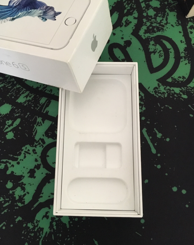 kisasort's tweet photo. Merhaba, 
Artık kullanmadığım İphone 6s kutusunu çekilişle vereceğim. Tek yapmanız gereken kargo bedelini ödemek. https://t.co/uEFilPRJhJ