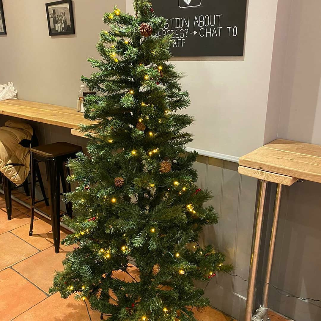 PieEpping's tweet photo. Morning everyone. 
Pie and mash lovers unite!!
Harry's needs you!
Open today from 11am-5.00pm for Takeaways. 
Pie and Mash, vegetarian ones, hot salt beef bagels and fruit pies. 
All meals get a free mince pie and ice cream. 
Hope to see you soon 😊 
Stay Safe everyone https://t.co/eOssVC1bsV