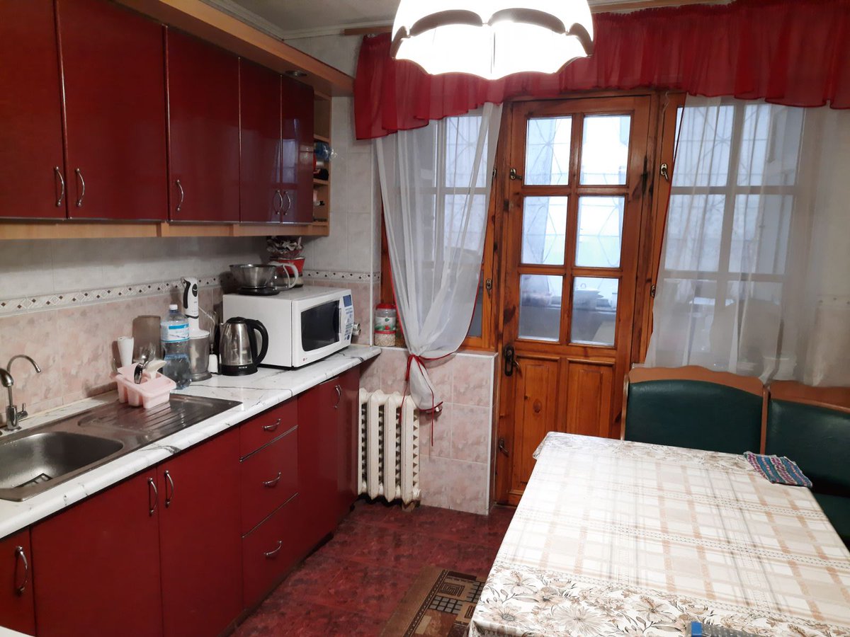 Продам 3-комнатную квартиру на ЮТЗ, 5/5 панельного дома, в этом году был произведен капитальный ремонт крыши, дом ОСББ, комнаты раздельные, балкон с выходом из кухни, и лоджия большая застеклена металлопластом, санузел раздельный, сантехника хорошая. srk.com.ua/nedvizhimost/p…