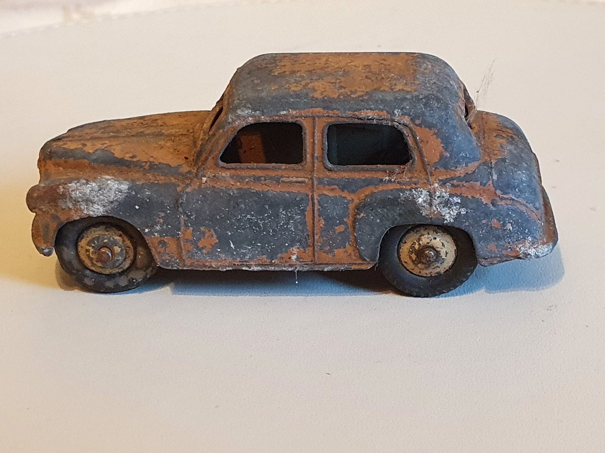 WeLoveDiecast's tweet photo. Here's our #BashedUpThursday entry by Dinky Meccano Diecast Toys Hillman Minx No 154 #WeLoveDiecast #Dinky #DinkyToys #DinkyMeccano #HillmanMinx #Hillman #Minx #VintageToy #VintageToyCar #Rust https://t.co/rFVCmubUjZ