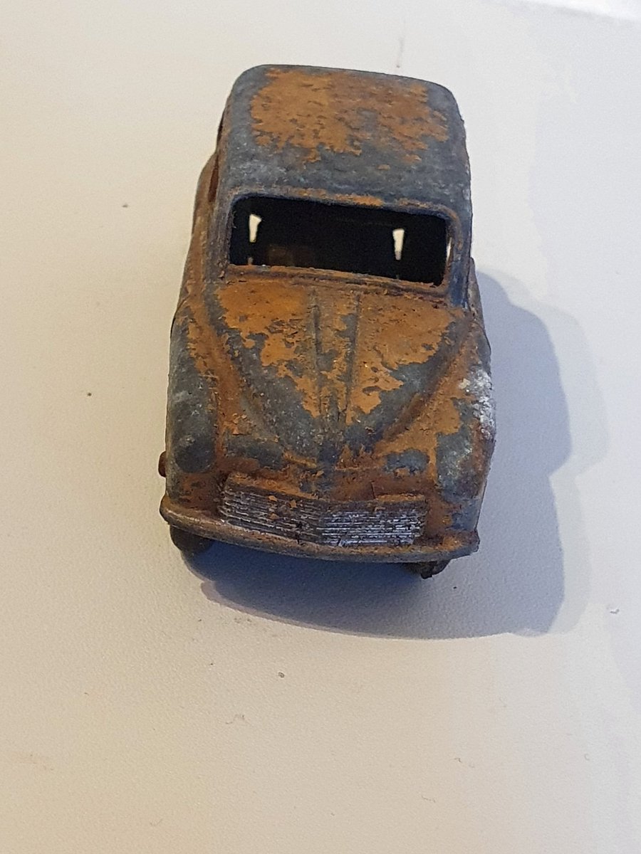WeLoveDiecast's tweet photo. Here's our #BashedUpThursday entry by Dinky Meccano Diecast Toys Hillman Minx No 154 #WeLoveDiecast #Dinky #DinkyToys #DinkyMeccano #HillmanMinx #Hillman #Minx #VintageToy #VintageToyCar #Rust https://t.co/rFVCmubUjZ