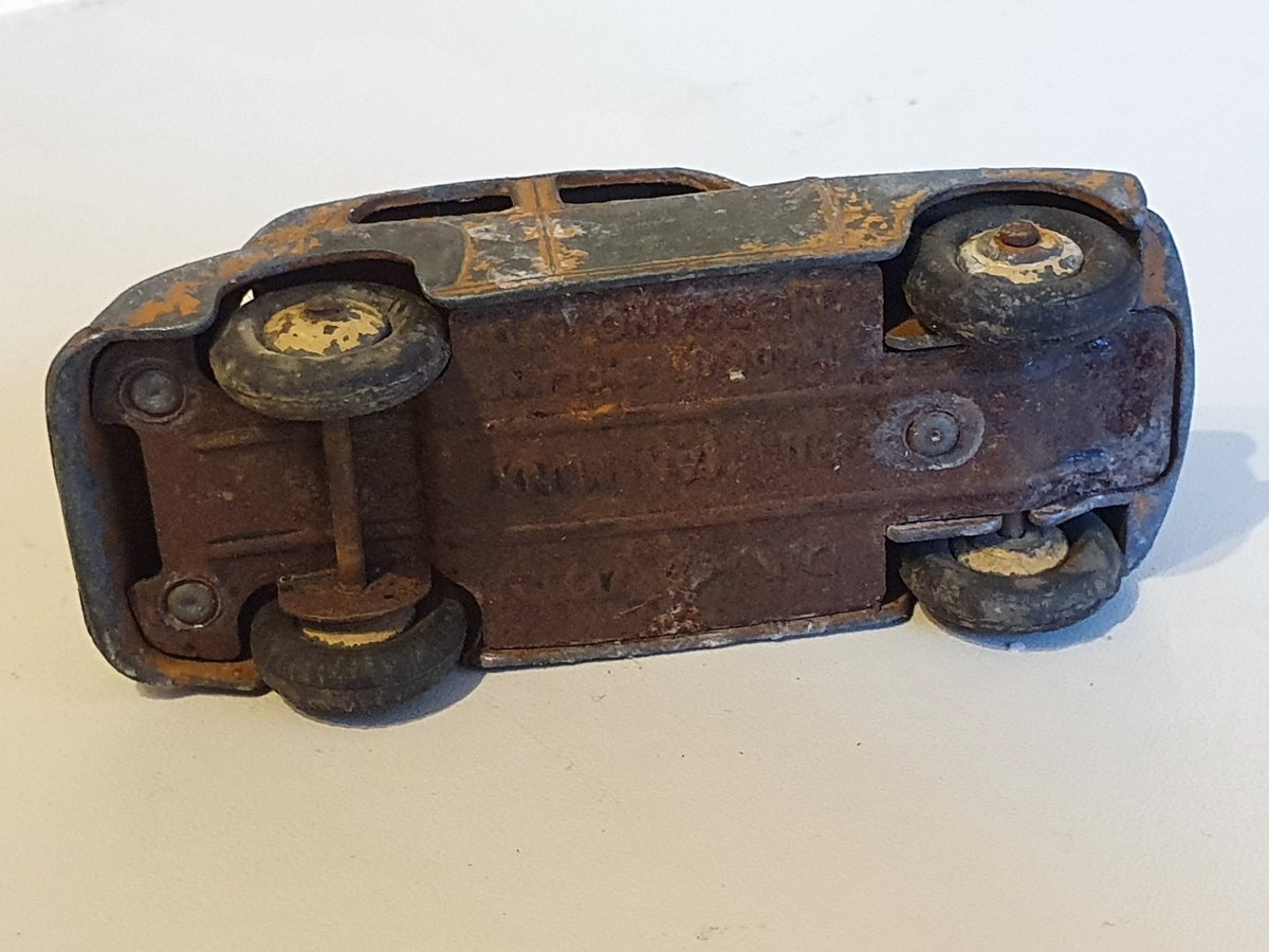 WeLoveDiecast's tweet photo. Here's our #BashedUpThursday entry by Dinky Meccano Diecast Toys Hillman Minx No 154 #WeLoveDiecast #Dinky #DinkyToys #DinkyMeccano #HillmanMinx #Hillman #Minx #VintageToy #VintageToyCar #Rust https://t.co/rFVCmubUjZ