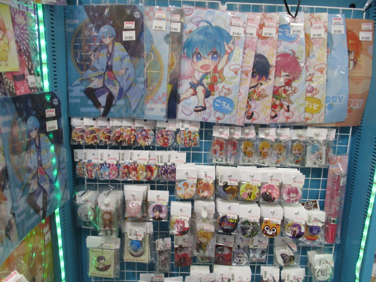 らしんばんモラージュ佐賀店light 毎日10時 21時まで営業中 Sur Twitter らしんばんモラージュ佐賀店 すとろべりーぷりんす 缶バッジ が沢山入荷しました すとろべりーぷりんす らしんばん モラージュ佐賀