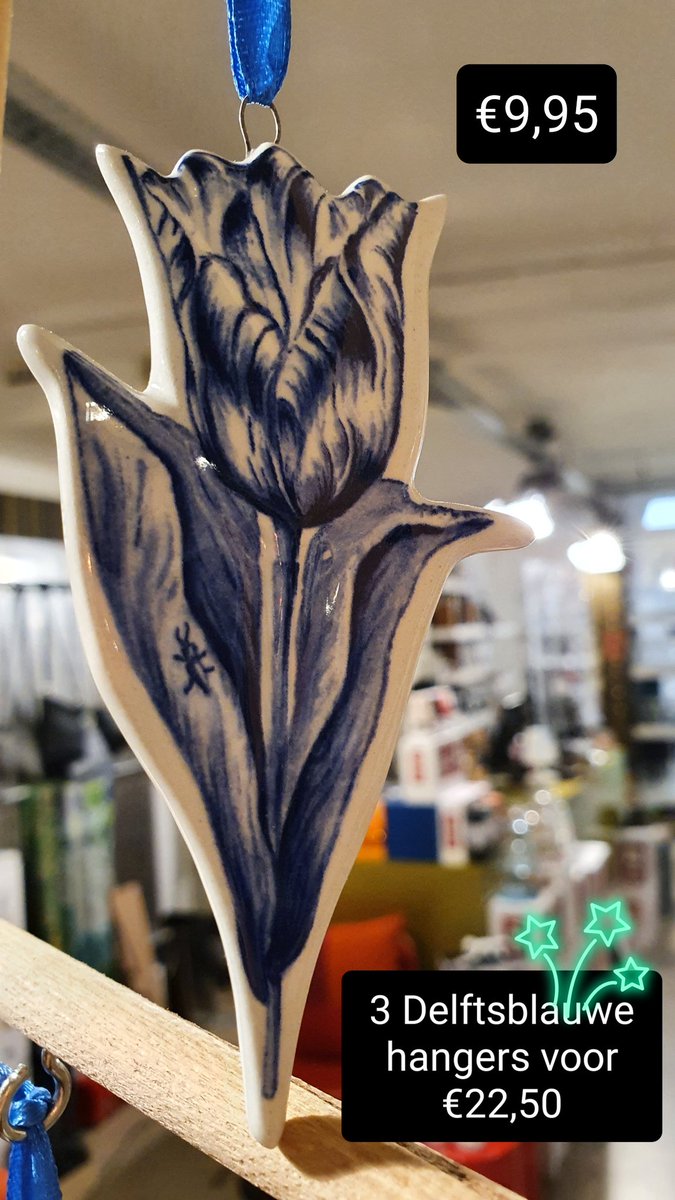 Ericsteenbergen's tweet photo. Delftsblauwe (kerst)hangers! Dat is nog eens decoreren op z'n Hollands!
Nu per 3 voor €22,50 MIX&amp;MATCH

Deze hangers staan niet online, dus laat me gerust weten welke je wilt ontvangen!
Betaling via Tikkie, Leeuwarden en omgeving gratis bezorgd!!
Opsturen mogelijk 🤗 https://t.co/bPgNB4VK3g