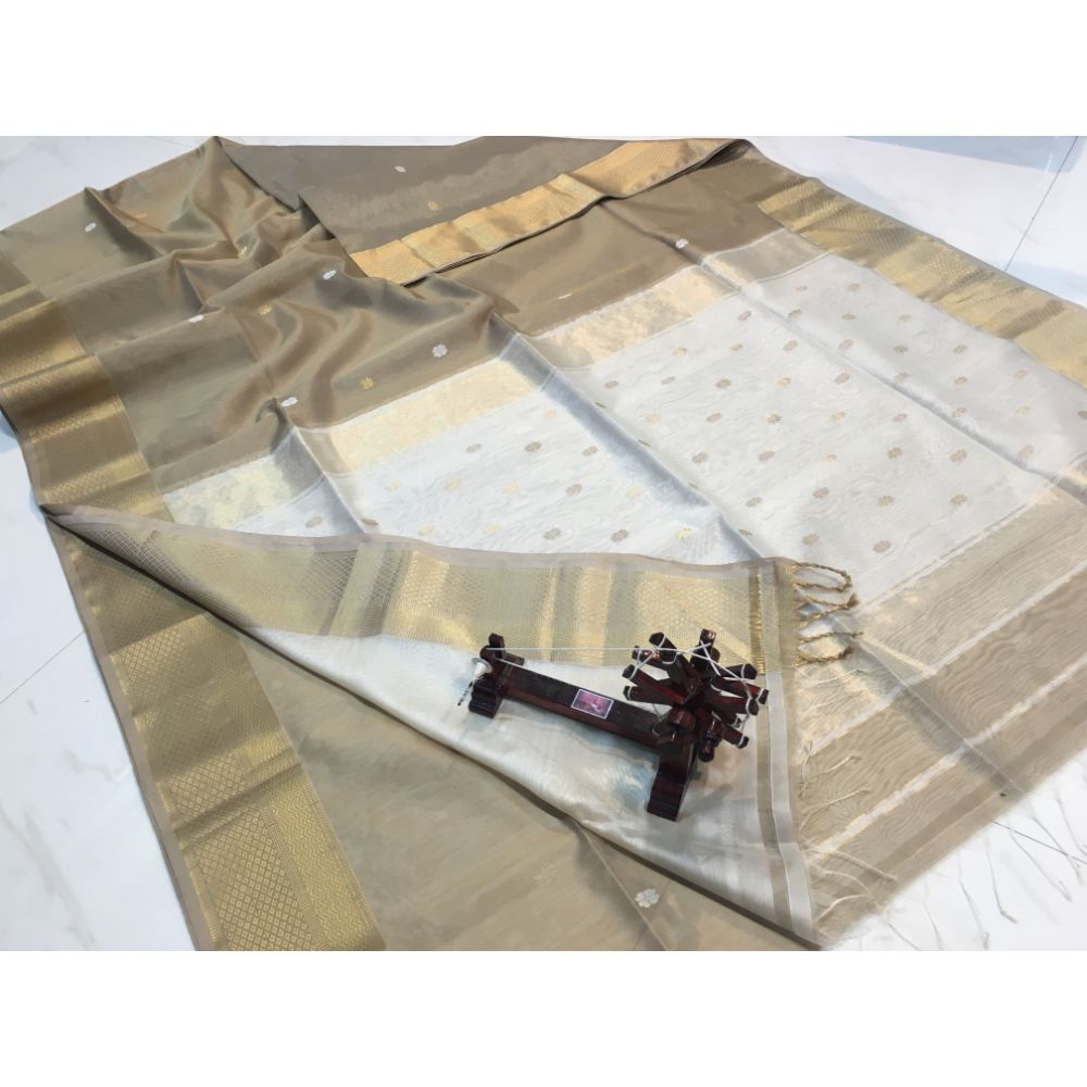 sixyardsaree's tweet photo. Pure Maheshwari Buti Saree with a combination of Blue, Maroon, Gold colors.
Reach us on 7799789085 (Call/WhatsApp).
Shop Now at https://t.co/KBLD4pQWP7
#maheshwarisaree #puresilk #silksaree #sixyardsaree #handloomsaree #handloomweaves #muiltiborder https://t.co/c1cYUUzCDw