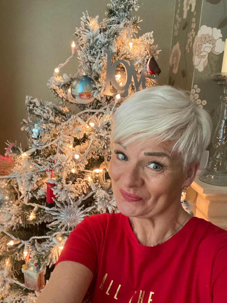 AbsoluteHygiene's tweet image. Happy Xmas from our Sales Team 🎄🤶#christmas #festive