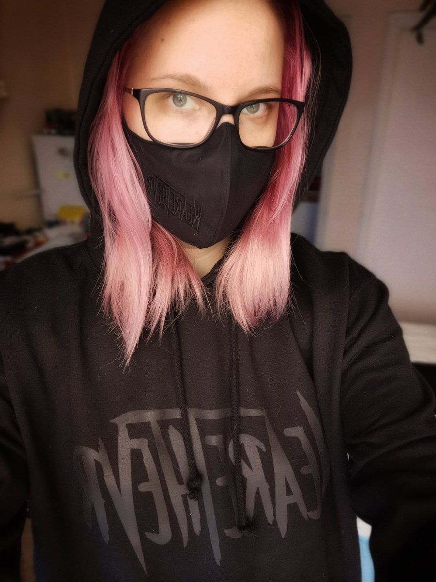 Végreeeee🤩🤩 most már tuti nem vesznek észre az utcán, annyira stealth vagyok @thevrjani @thevrpisti 😎😎 #WeAreTheVR #stealthcollection