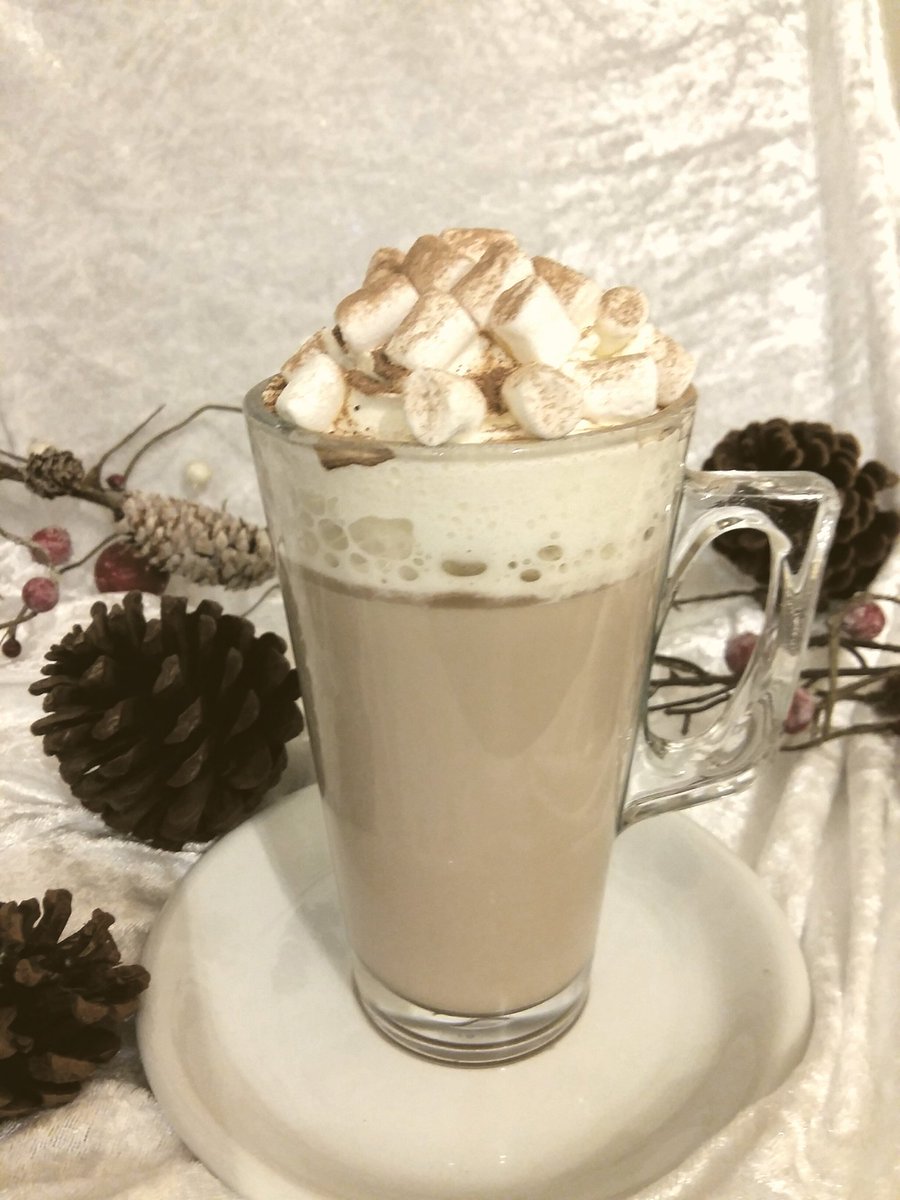 VisitHelmsley's tweet photo. #ChristmasIsntCancelledinHelmsley 🎄🎅
Day 15 of our window trail around our independent businesses in #helmsley 

Todays Top Tip: Drink hot chocolate - with all the possible extras! ☕🎂🍽 @CremaHelmsley

Don't forget to tag us in your pictures to win a Yorkshire food hamper! https://t.co/rg7zB1JiFB