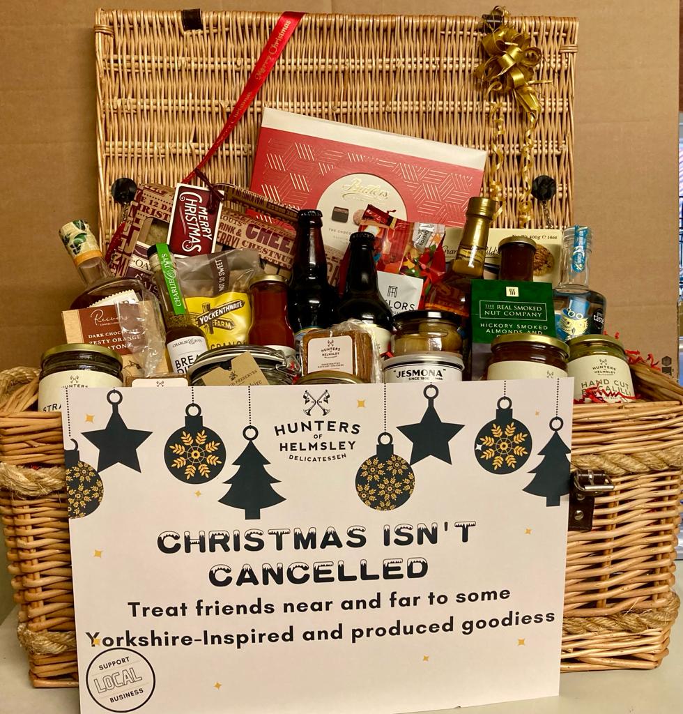 #ChristmasIsntCancelledinHelmsley 🎄🎅
Day 15 of our window trail around our independent businesses in #helmsley 

Todays Top Tip: Drink hot chocolate - with all the possible extras! ☕🎂🍽 <a href="/CremaHelmsley/">CremaCoffeeHouse</a>

Don't forget to tag us in your pictures to win a Yorkshire food hamper!