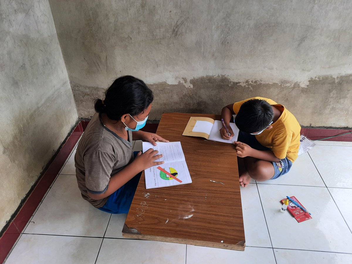 IYukii28's tweet photo. Meskipun telah menyelesaikan Ujian Akhir Semester adik-adik tetap antusias belajar untuk persiapan semester depan
#diktimengajardarirumah 
#diktidutaedukasiperubahanperilaku https://t.co/vuzHTLJjtO