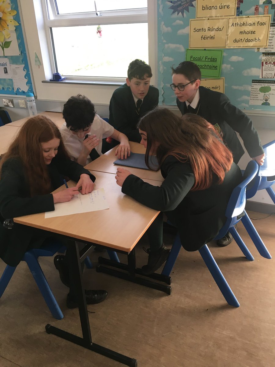 SJSYear9's tweet photo. Year 9 marked the end of term with a festive quiz. The pictures show 9J and 9G who competed against each other. Well done to the team from 9J who won by one point after a tie breaker round.
Nollaig Shona Daoibh go léir! https://t.co/QRdZD4HV9f
