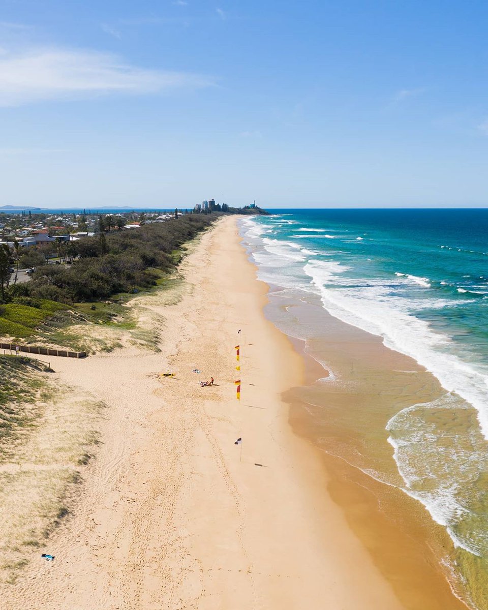 sunshinecoastoz's tweet photo. Who needs a white Christmas when you can have a beach one!? βοΈ On the 9th day of #12DaysofSunshine we bring to you 9km of beautiful beach we like to call #Kawana. #sunshinecoastforreal ποΈ
#visitsunshinecoast by @chaddewson https://t.co/v4QRglEovQ