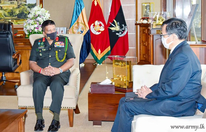 Sri_Lanka_Army's tweet photo. HE the Ambassador of Japa in SL, Akira Sugiyama, paid a courtesy call  on Lt Gen @SilvaShavendra, CDS &amp; Comd of the @Sri_Lanka_Army at the Army Headquarters in Sri Jayawardenapura to have an update COVID 19 and mutual interest.
@SLinJapan @japantimes @MofaJapan_en @newsdotlk https://t.co/kZaw61WQ0T