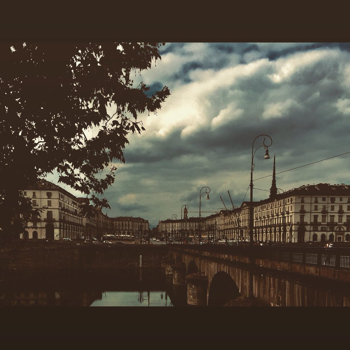 AlexaMoonfrain's tweet photo. Come un quadro 🖼🎨
#torino #CittaInUnaFoto 
#labellezza #italia #Italy #unagiornataatorino #italy #mole #moleantonelliana #wow #liberta #nolockdown #COVID19 https://t.co/D6nx8Ww4Pc